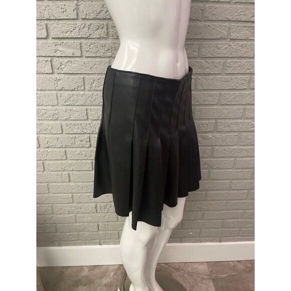 Social Tourist Black Faux Leather Pleated Mini Skirt Size L NWT - Picture 4 of 9